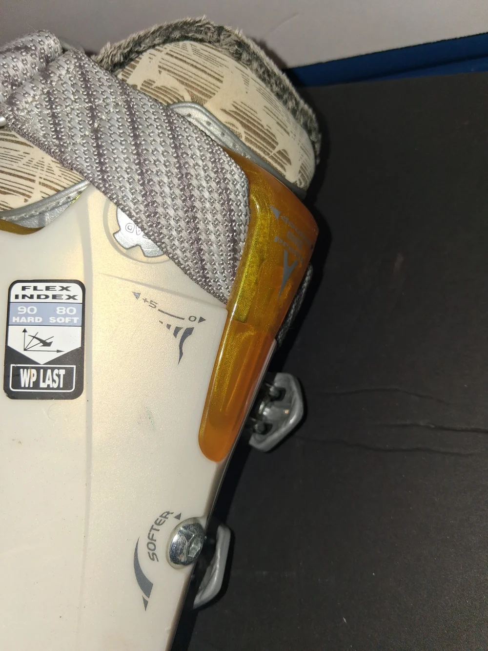 HEAD DREAM 10 THANG SKI BOOTS WOMEN SIZE 24- 24.5/8us
